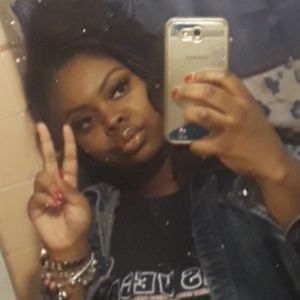 Meet your Posher, Alexia